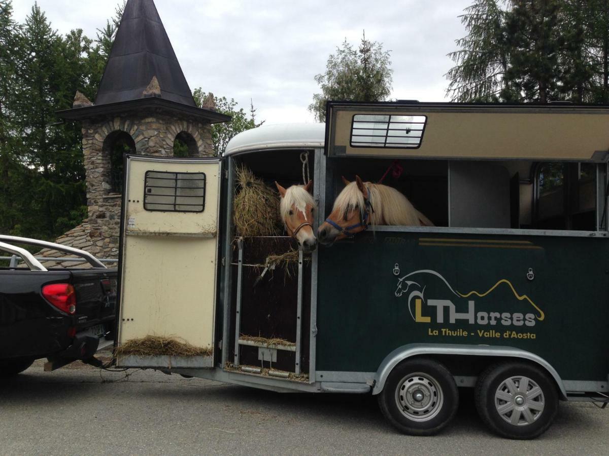 Bed and Breakfast Lthorses & Dreams Ла-Тюйль Экстерьер фото